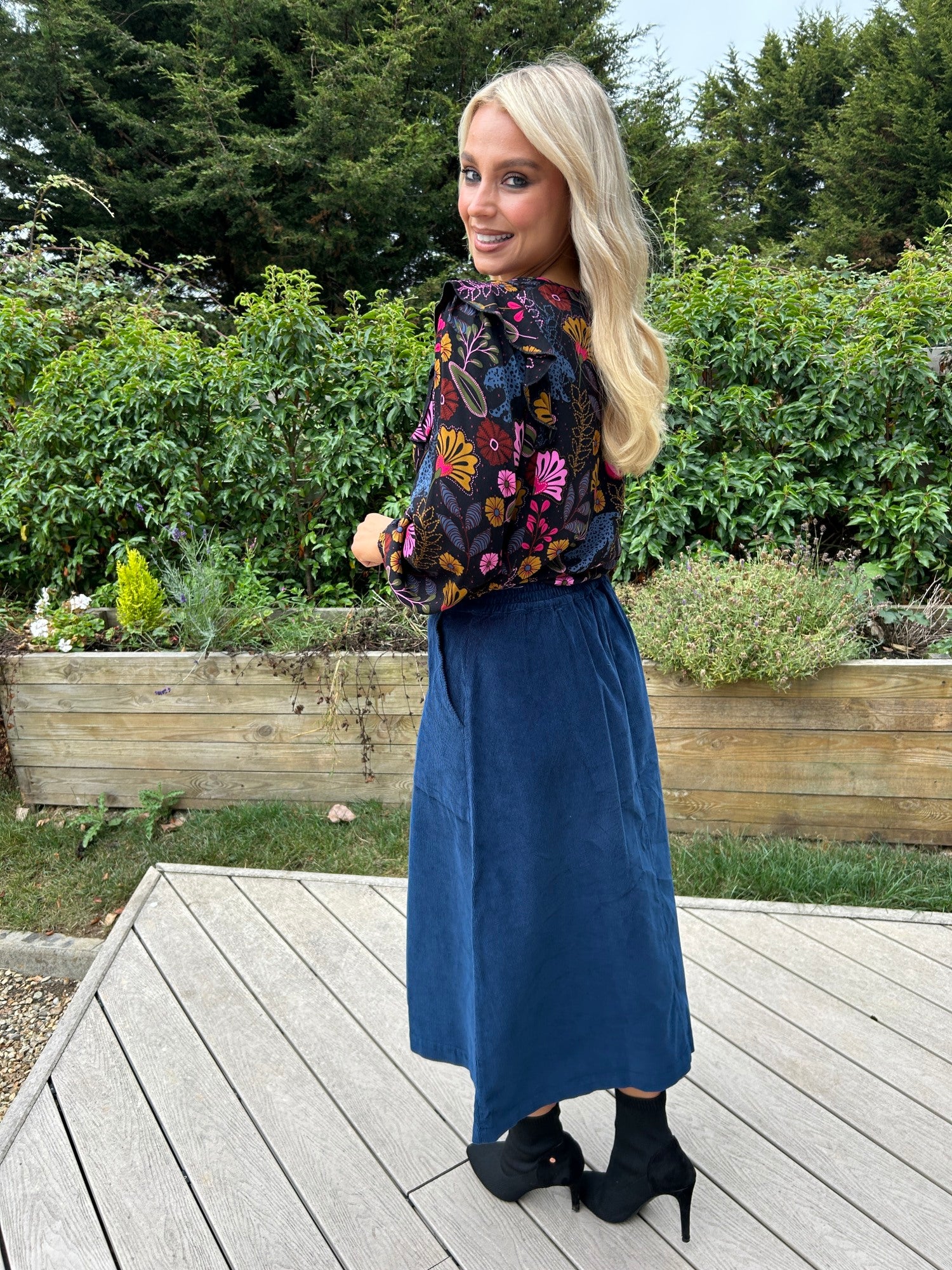 Deirdre Cord Skirt - Image 2