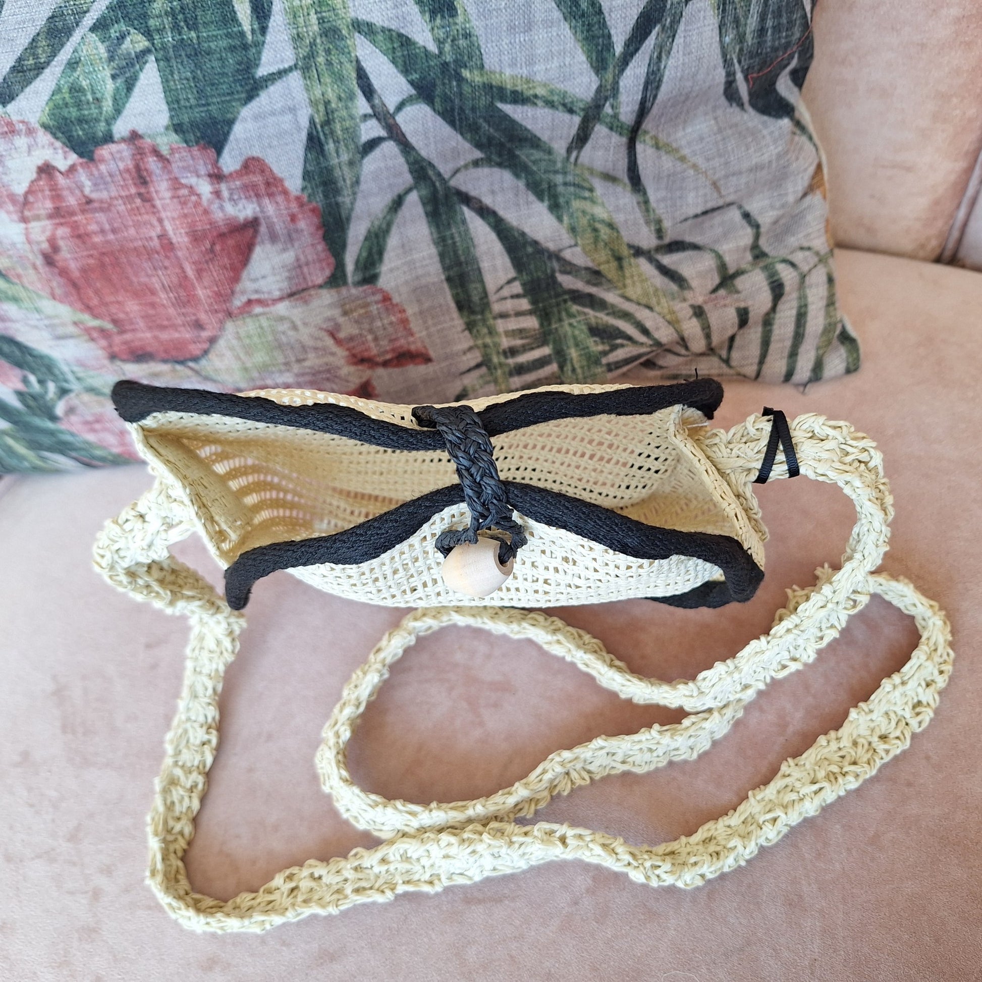 Ivory Raffia Round Bag