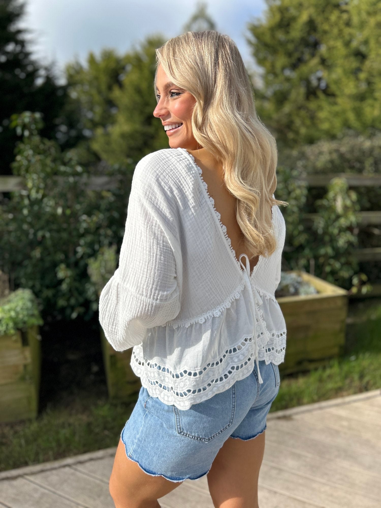 Amelia scallop denim shorts - Image 3