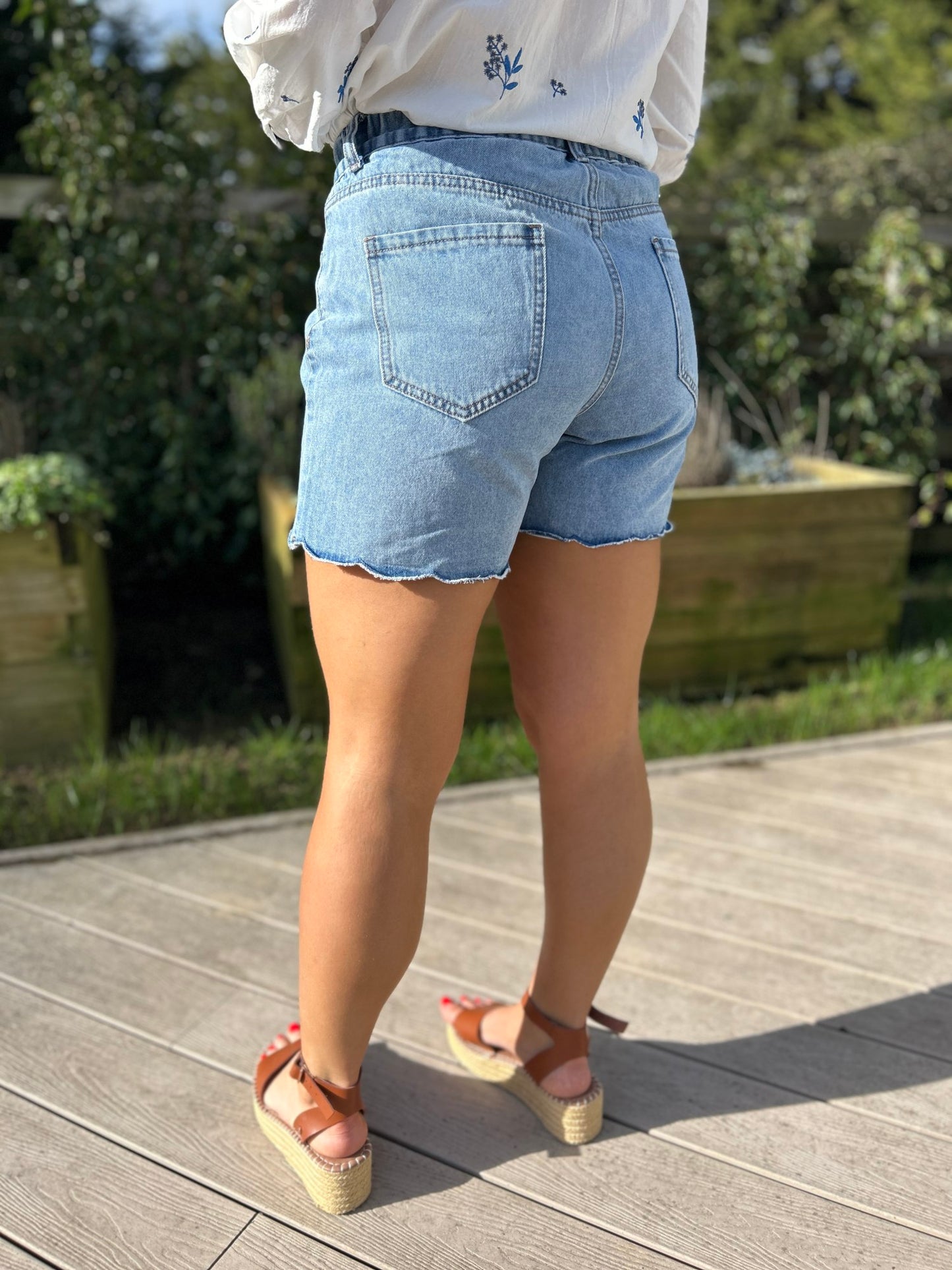 Amelia scallop denim shorts - Image 6
