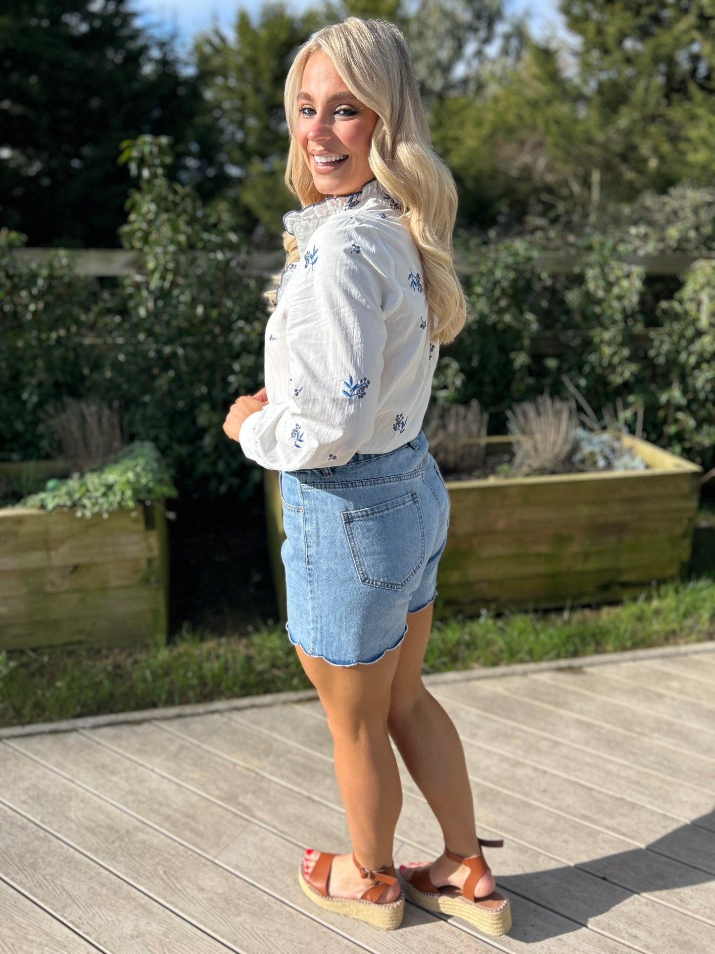 Amelia scallop denim shorts - Image 7