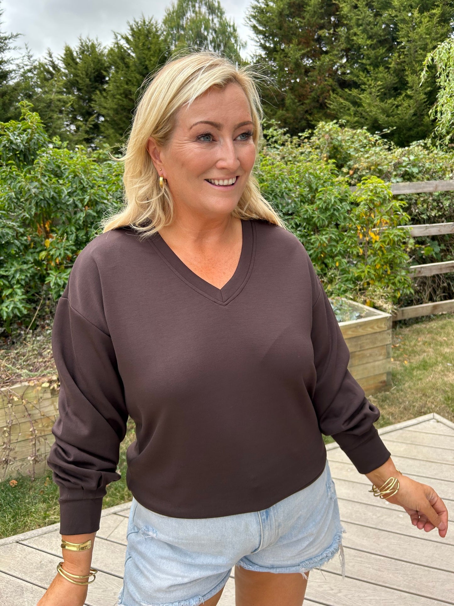 Elara V Neck Sweater Chocolate - Image 2