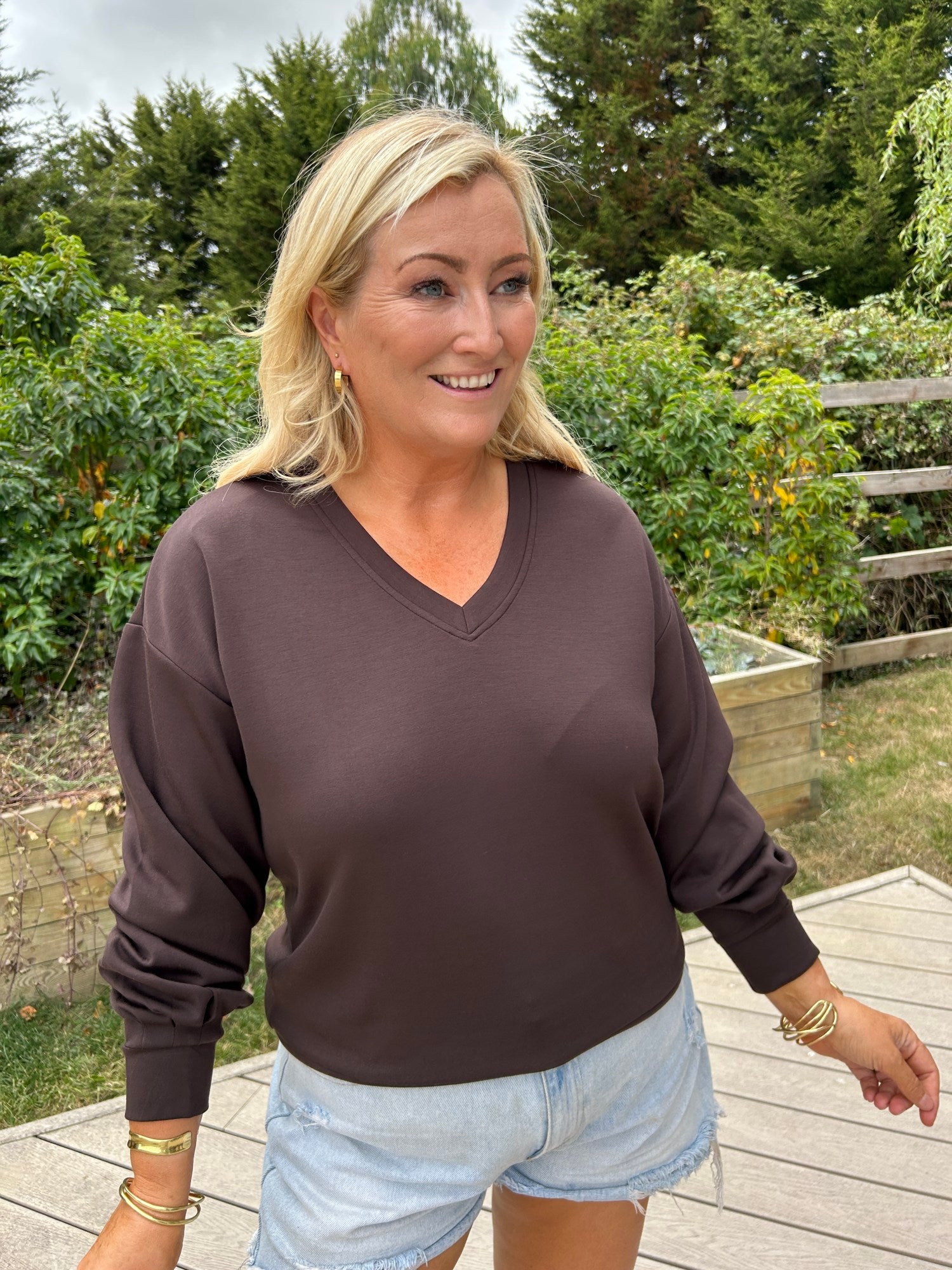 Elara V Neck Sweater Chocolate - Image 2