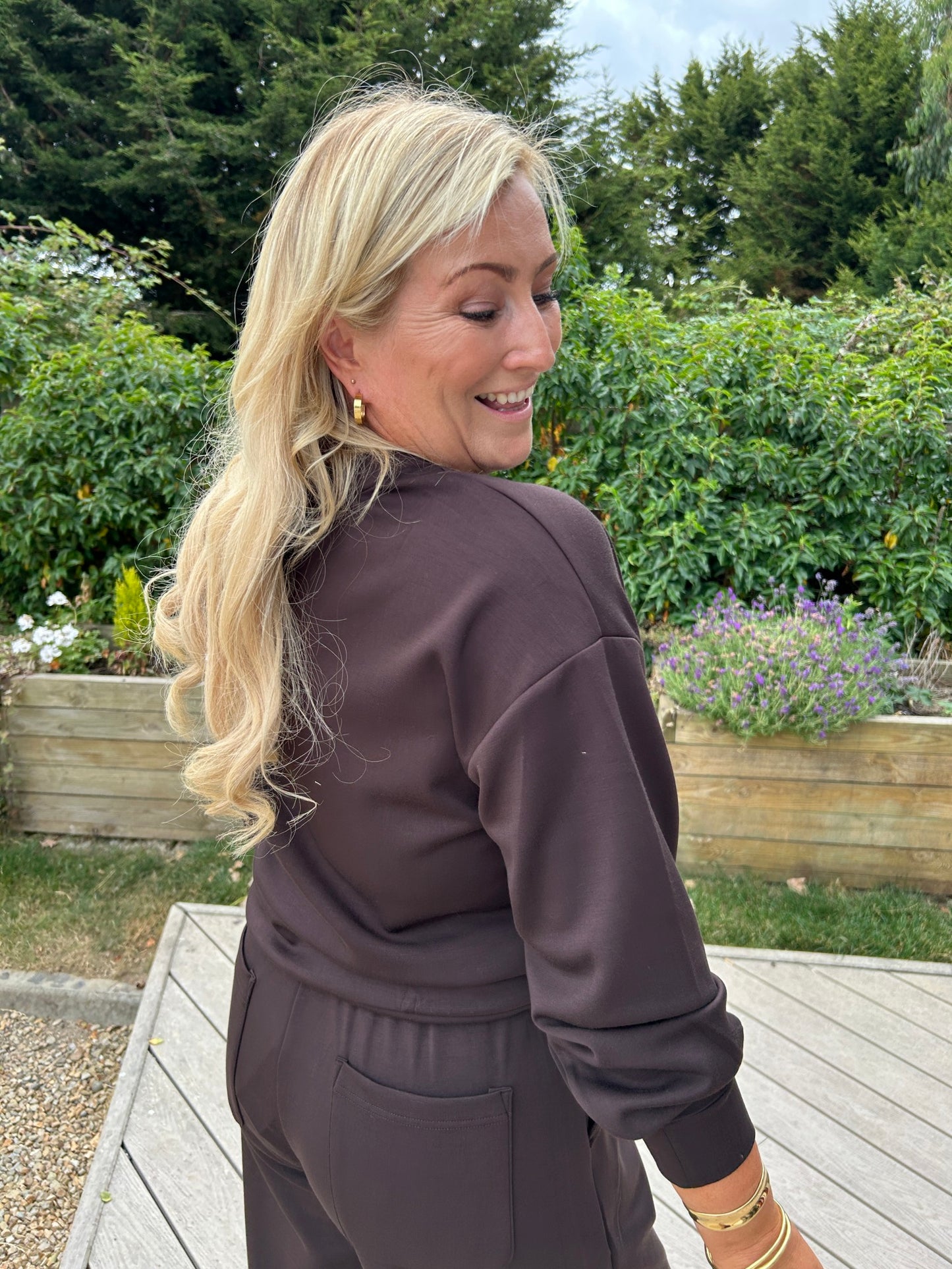 Elara V Neck Sweater Chocolate - Image 4